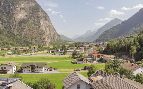 Dialer: Nuage, Ciel, Montagne, Jour, Bâtiment, Fenêtre, La Nature, Arbre, Paysage Naturel, Maison