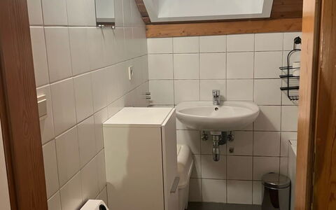 Butgenbach Nidrum 200: Lavabo, Évier, Propriété, Miroir, Luminaire Plomberie, Bâtiment, Robinet, Design Intérieur, Salle De Bains