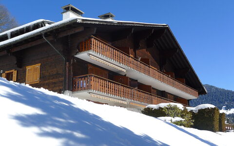 Les Aiguilles D'Argent 10: Ciel, Bâtiment, Neige, Pente, Bois, Arbre, Plante, Maison, Gelé, Fenêtre