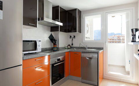 Dénia 766: Pièce, Cabinetry, Propriété, Cuisine, Meubles, Comptoir, Design Intérieur, Principaux Appliance, Bâtiment, Orange