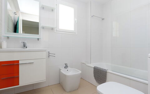 Dénia 766: Salle De Bains, Propriété, Pièce, Design Intérieur, Sol, Tuile, Immobilier, Architecture, Bâtiment, Baignoire