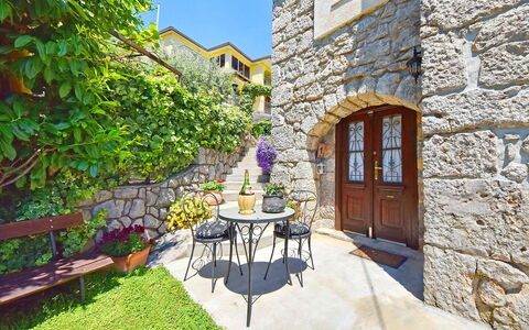 Evići: Propriété, Bâtiment, Maison, Immobilier, Biens, Chalet, Cour, Pièce, Cour, Architecture