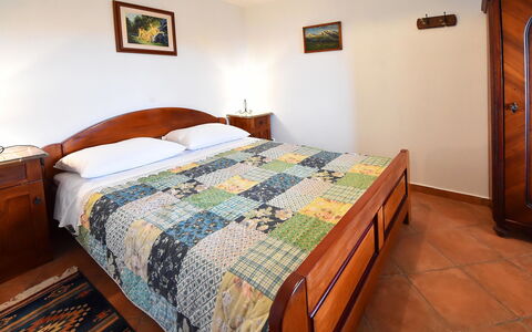 Evići: Chambre, Lit, Drap De Lit, Meubles, Pièce, Literie, Propriété, Cadre De Lit, Sol, Housse De Couette