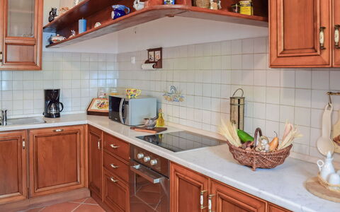 Lea: Comptoir, Cabinetry, Evier, Évier, Robinet, Propriété, Meubles, Cuisine, Bleu, Bois