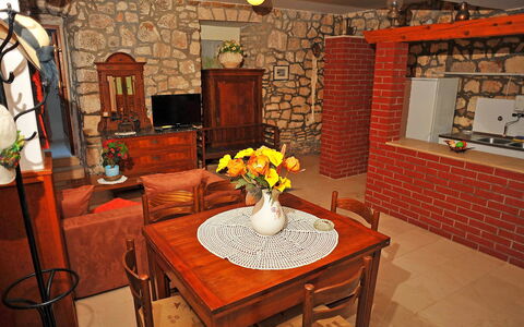 Brač Sutivan 111: Fleur, Table, Propriété, Meubles, Cadre, Pot De Fleur, Plante D'Appartement, Bâtiment, Chaise, Plante