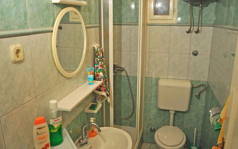 Brač Sutivan 111: Miroir, Robinet, Lavabo, Luminaire Plomberie, Évier, Propriété, Vert, Salle De Bains, Design Intérieur, Sol