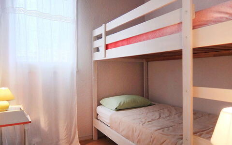 Marinas du Ponant: Propriété, Meubles, Bâtiment, Confort, Bois, Cadre De Lit, Maison, Lampe, Cabinetry, Design Intérieur