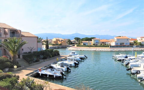 Marinas du Ponant: Bois, Éclairage, Design Intérieur, Sol, Sol, Salon, Immobilier, Dur, Table, Faisceau