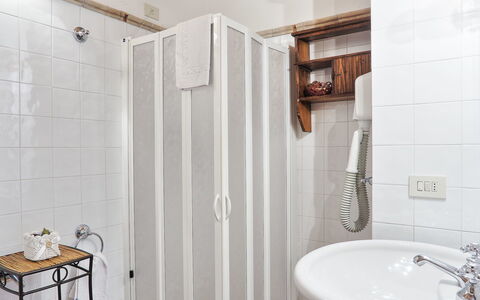 Barberino Valdelsa 155: Salle De Bains, Propriété, Pièce, Mur, Design Intérieur, Tuile, Luminaire Plomberie, Maison, Robinet, Sol
