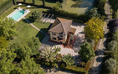 Villa La Fragola: Propriété, Maison, Photographie Aérienne, Domicile, Biens, Immobilier, Architecture, Bâtiment, Manoir, Arbre