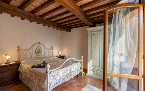 Villa La Fragola: Chambre, Pièce, Propriété, Lit, Meubles, Bâtiment, Plafond, Design Intérieur, Maison, Drap De Lit