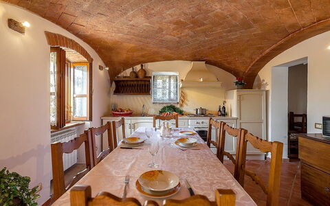 Villa La Fragola: Pièce, Propriété, Bâtiment, Design Intérieur, Plafond, Salle À Manger, Meubles, Table, Maison, Sol